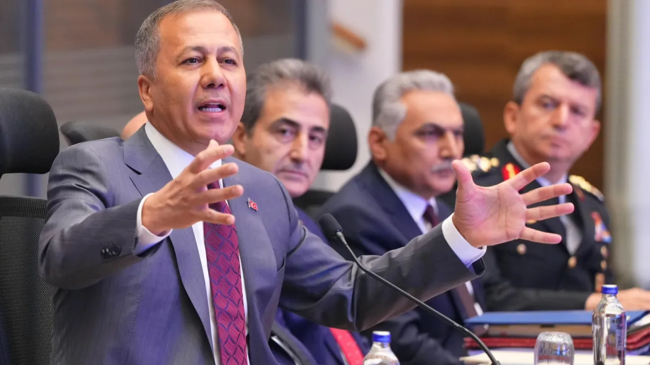 Bakan Yerlikaya, Büyükşehir valileriyle toplandı