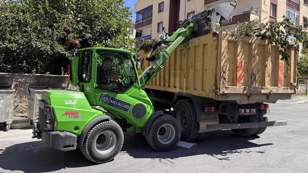Kayseri Melikgazi'de asfalt çalışması tam gaz