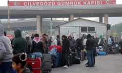 Suriyeliler Baas Rejiminin çöküşüyle evlerine dönüyor