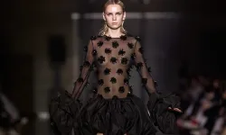 Bakü Fashion Week'te tüm gücüyle 'siyah' sahnede!