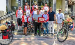 İzmir'de 'Zafer Yolunda' pedallar iz bırakıyor
