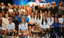 II. Kristal Ayaklar'da futbolun kraliçeleri ödüllendirildi