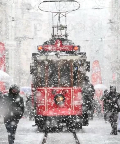 Meteoroloji ve AKOM'dan uyarılar peş peşe geldi! Kar yağışı İstanbul'a geliyor!