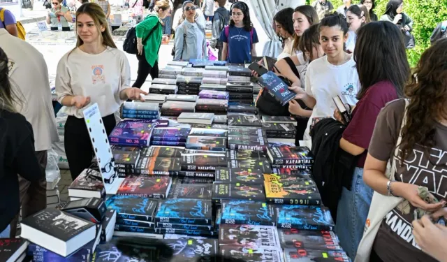 Edebiyatın usta isimleri İzmirli kitapseverlerle buluştu