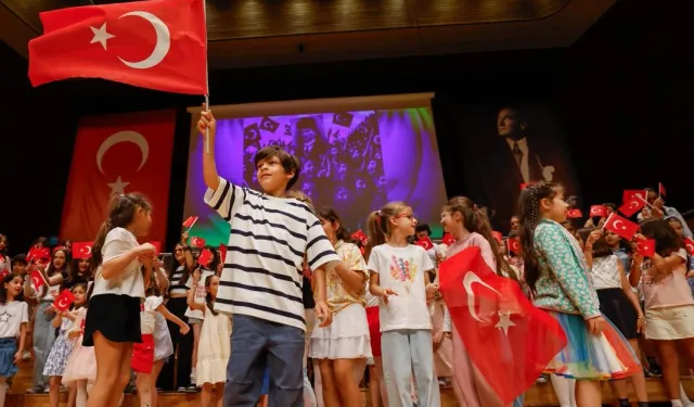 İzmir'de çocuk şarkıları yükseldi
