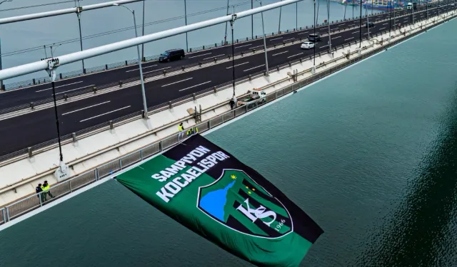 Kocaelispor bayrağı, Osmangazi Köprüsü’ne asıldı!