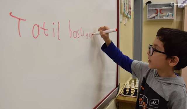 18 milyon öğrenci karne alıyor: Yarıyıl tatili bugün başlıyor