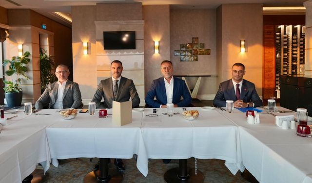 İstanbul’da Üç Hilal Rüzgârı: İlçe Başkanları Pendik’te Buluştu