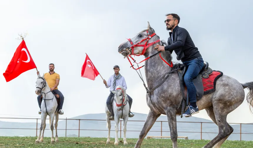 Anadolu Selçuklu Fotoğraf Derneği'nden atlı safari keyfi!
