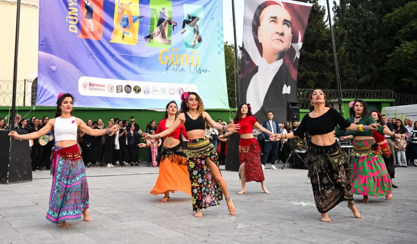 Dansın ritmi Cumhuriyet Meydanı’nda yükseldi