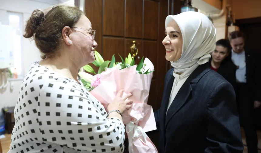 Devlet korumasındaki çocukların gönüllü annesine Bakan Göktaş'tan ziyaret