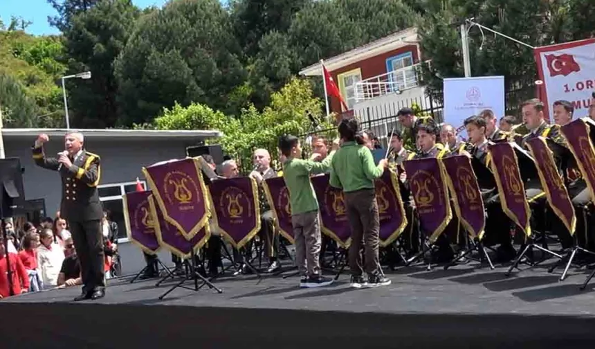 'Enstrümansız Okul Kalmasın' Projesi'nde unutulmaz performans