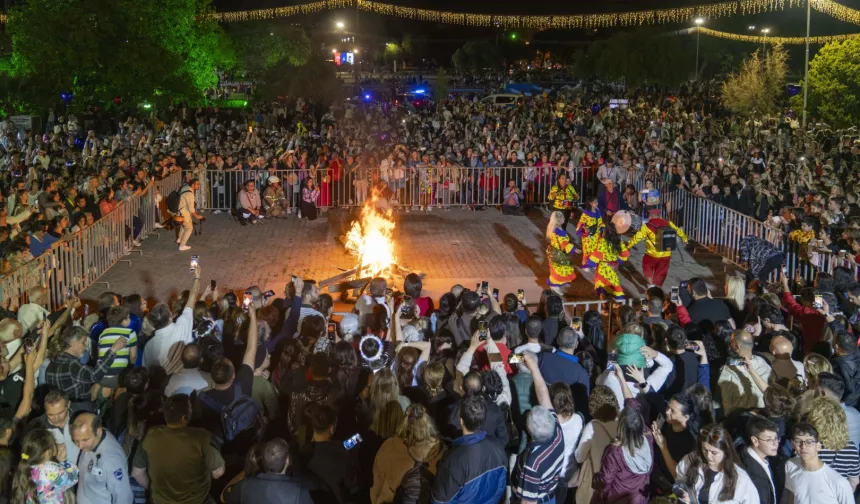 Hıdırellez ateşi İzmir Kültürpark’tan yükseldi